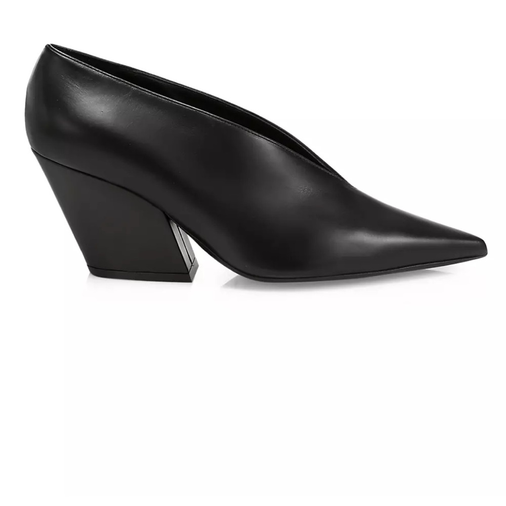 Burberry
Bierfield Leather Pumps